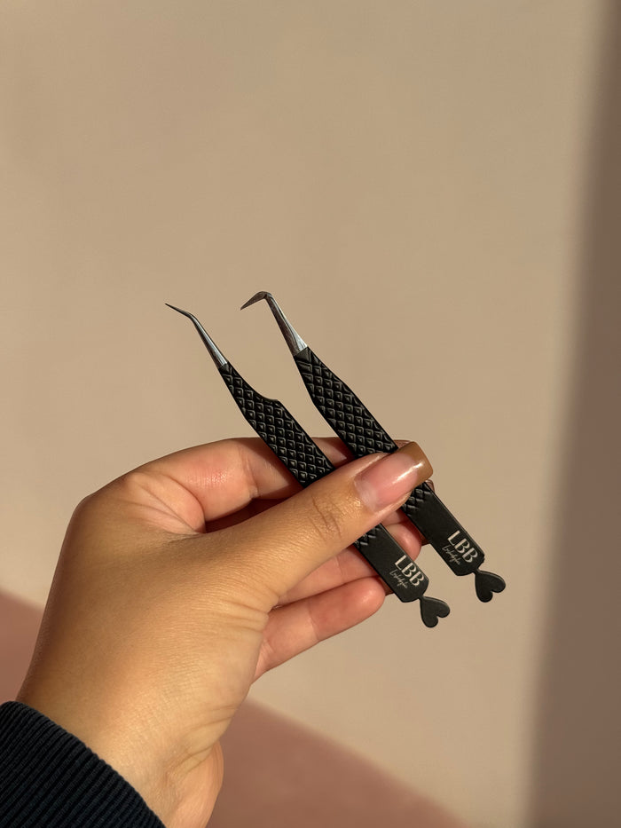Black heart tweezer duo 🖤✨