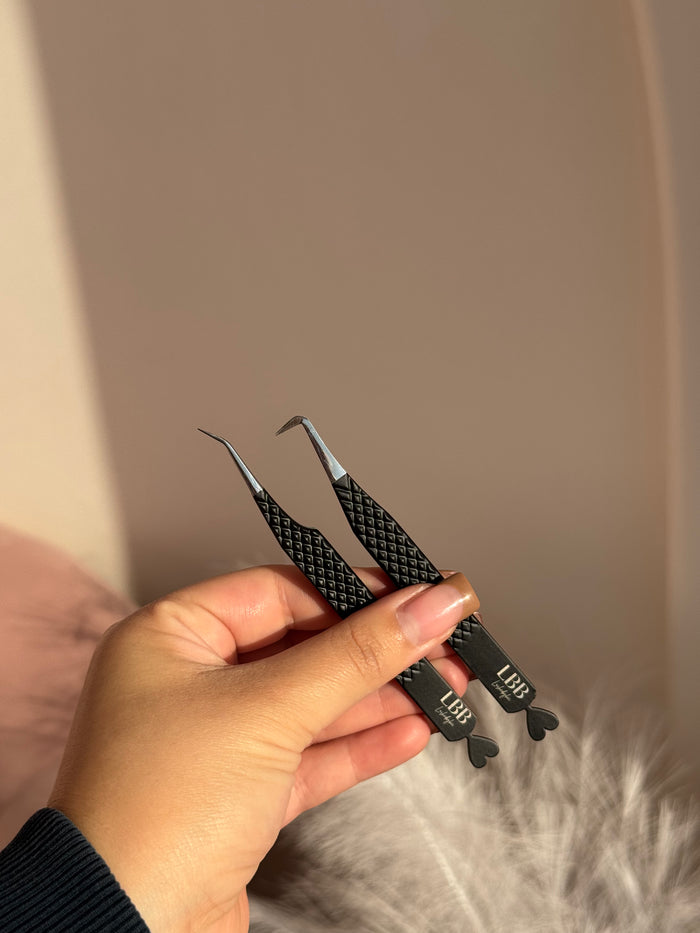 Black heart tweezer duo 🖤✨