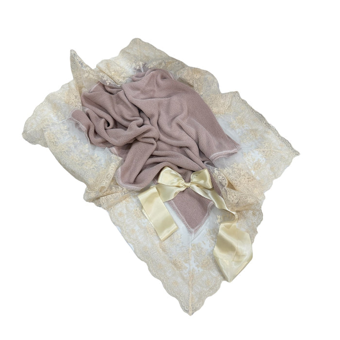 Amelia Luxe Dusty Pink with Beige Knitted Blanket