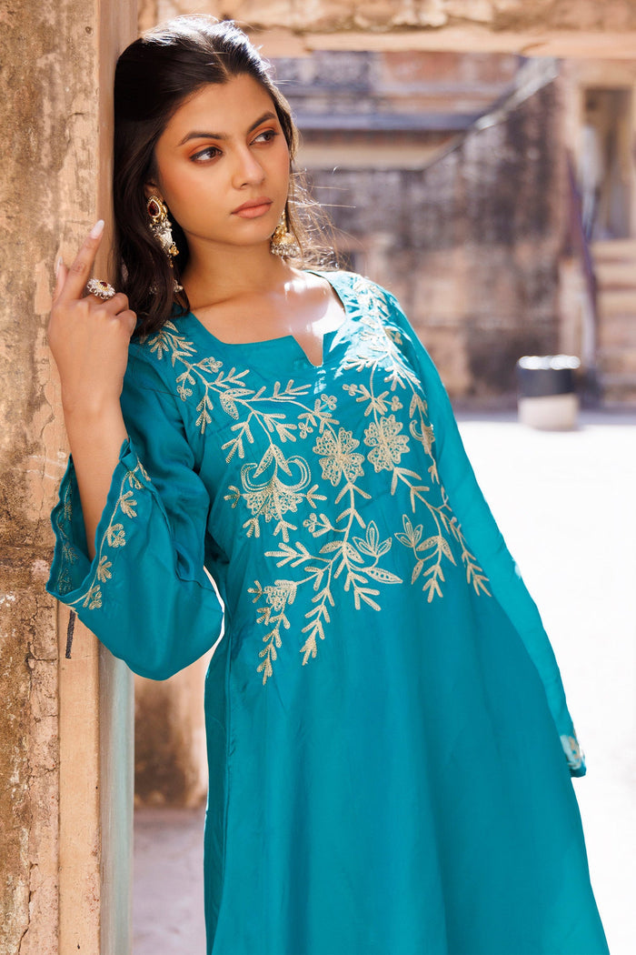 Blue Green Silk Kurta Set With Aari Embroidery