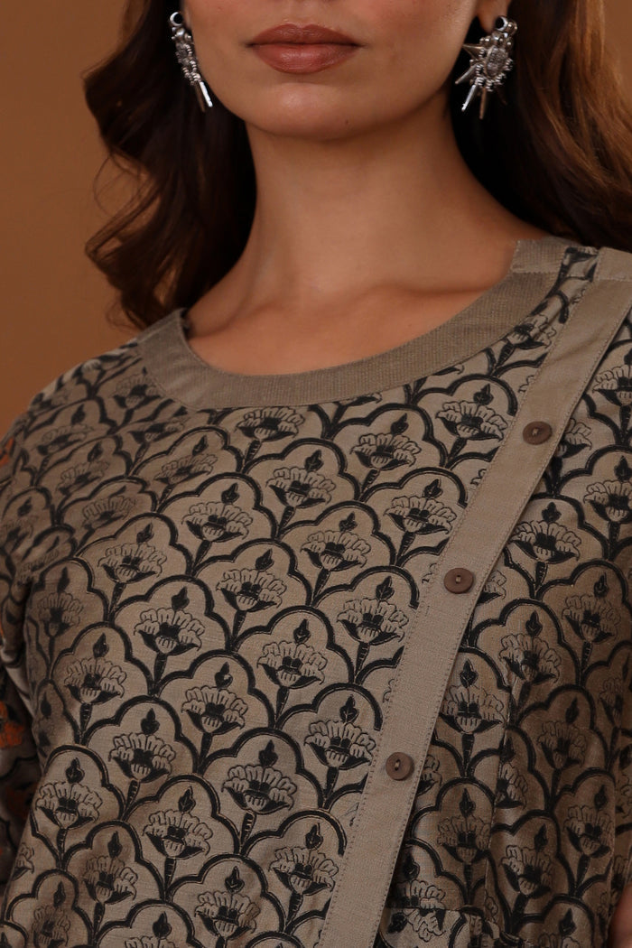 <img> Brown Handcrafted One Side Drape Cotton Silk Chola Dress
