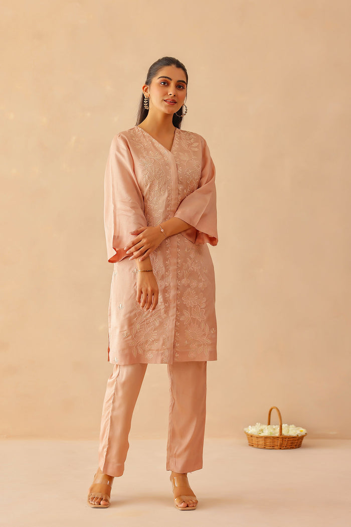 <img> Dusty Pink Russian Silk Embroidered Kurti Set