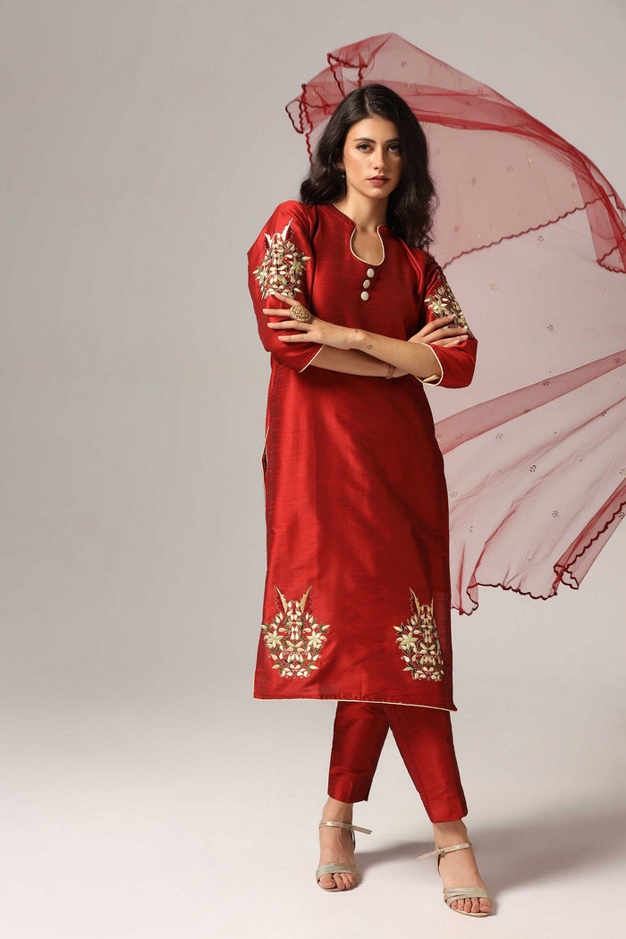 Maroon Raw Silk Kurti With Pants And Net Dupatta