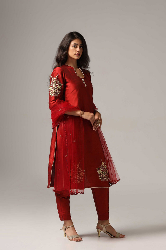 Maroon Raw Silk Kurti With Pants And Net Dupatta
