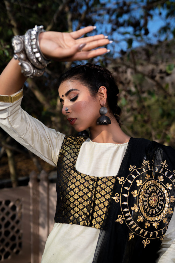 <img> Monochrome Cotton Silk Jacketed Suit Set
