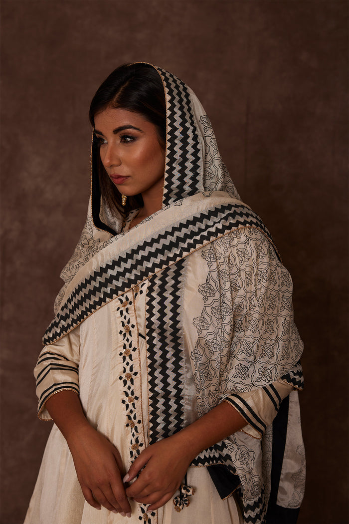 <img> Monochrome Pure Chinon Angarkha Set