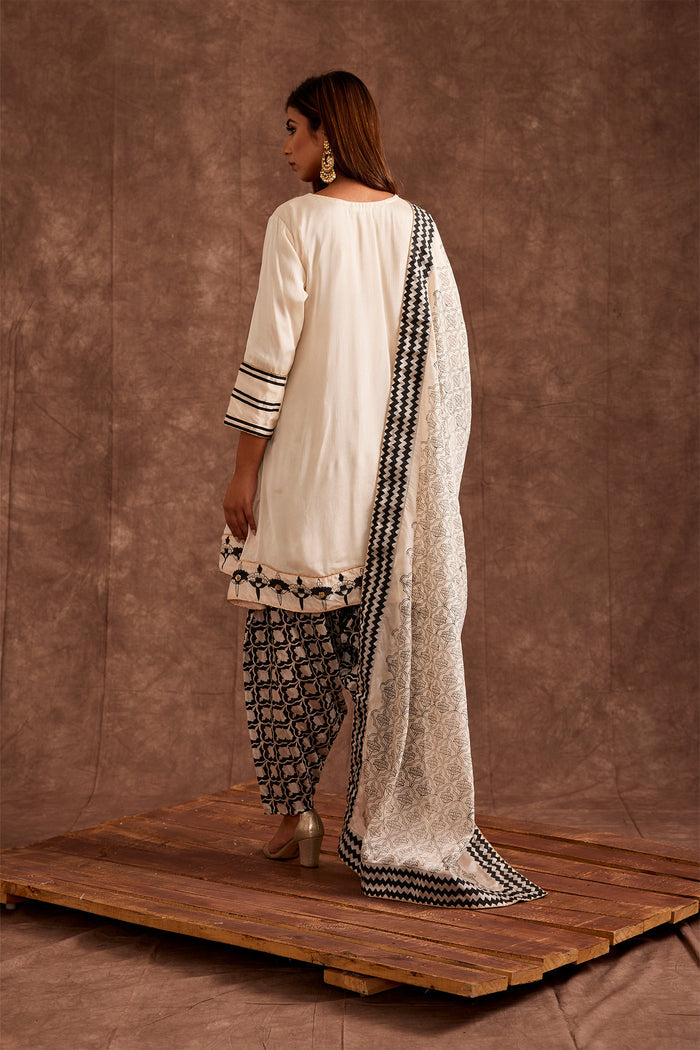 <img> Monochrome Pure Chinon Angarkha Set