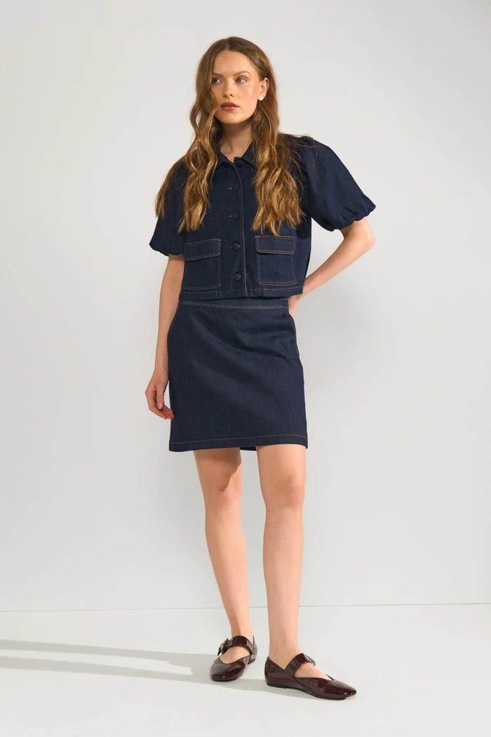 Model wearing Numph 707020 NUALETTA SS Shirt – Dark Blue Denim with puff sleeves and front pockets by Numph. Shop Numph at Dotique.