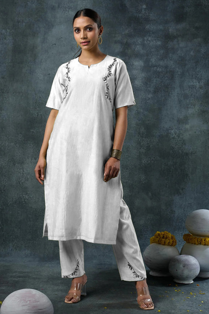 Off- White Rayon Kurta Set With Slit Neckline