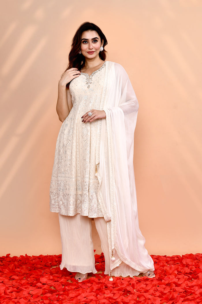 Off-White Georgette Thread Embroidered Kurta Set