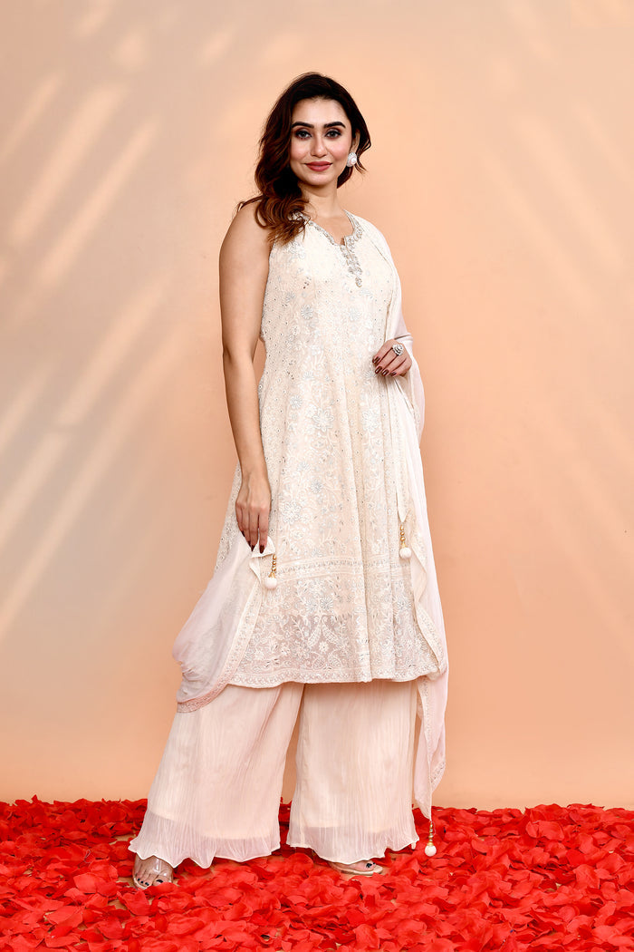 Off-White Georgette Thread Embroidered Kurta Set