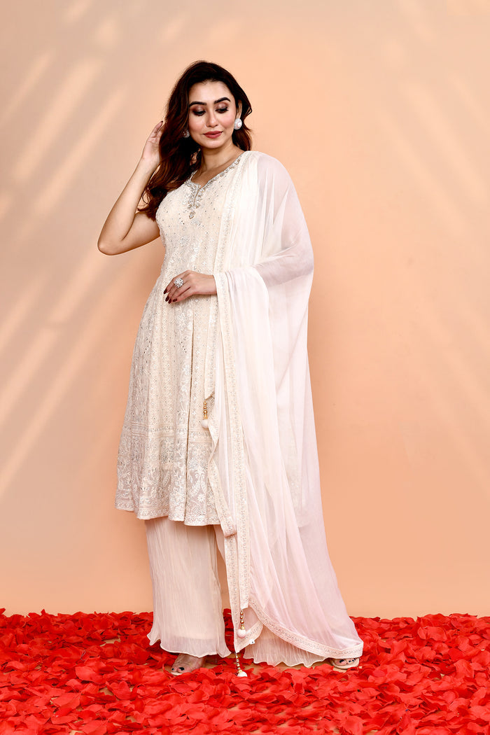 Off-White Georgette Thread Embroidered Kurta Set