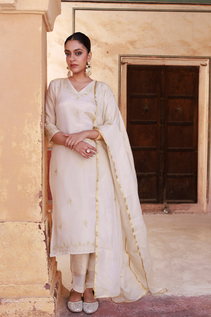 Off-White Tissue Georgette Kurta Set With Embroidery