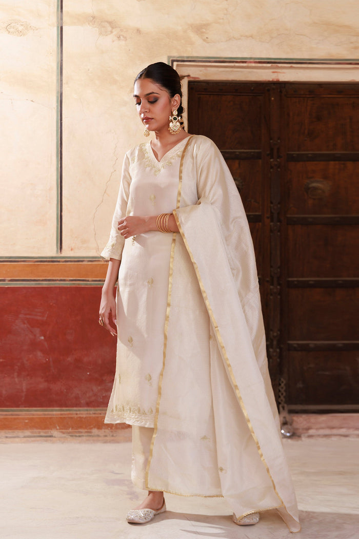 Off-White Tissue Georgette Kurta Set With Embroidery
