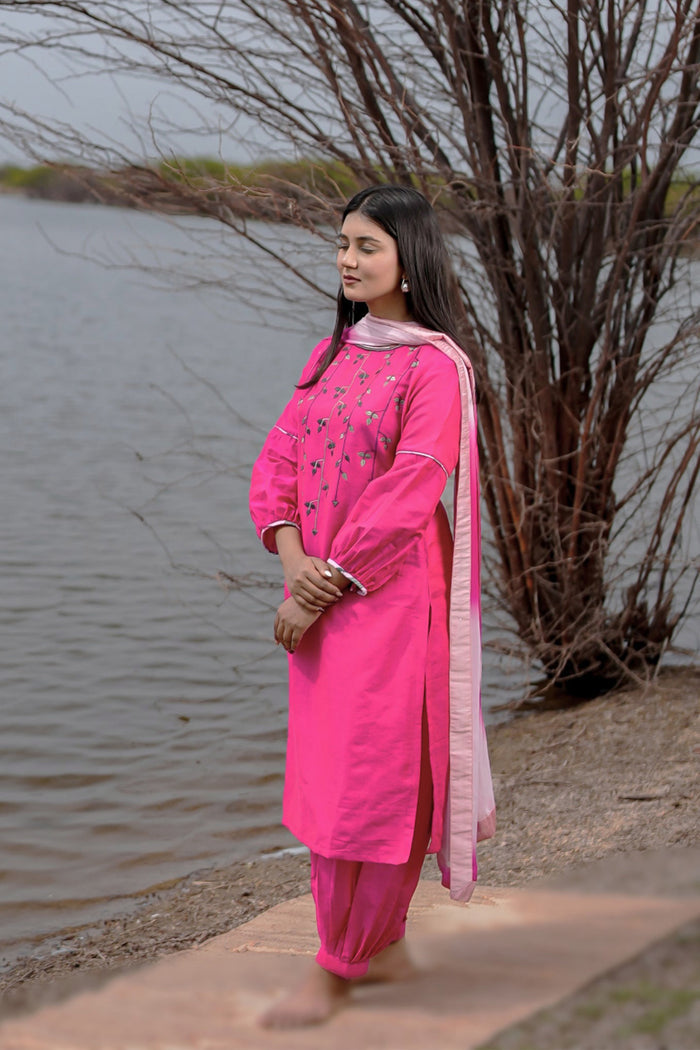 <img> Pink And White Cotton Kurta Set With Hand Embroidery