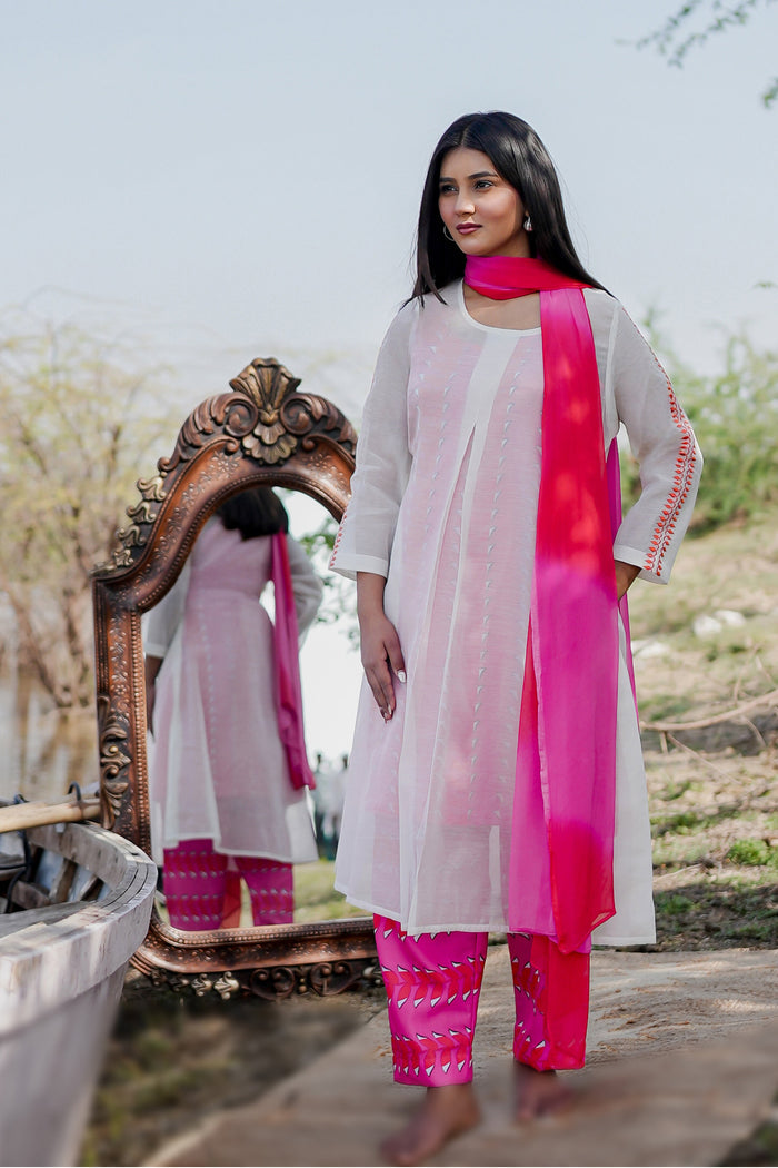 <img> White And Pink Cotton Kurta Set With Hand Embroidery