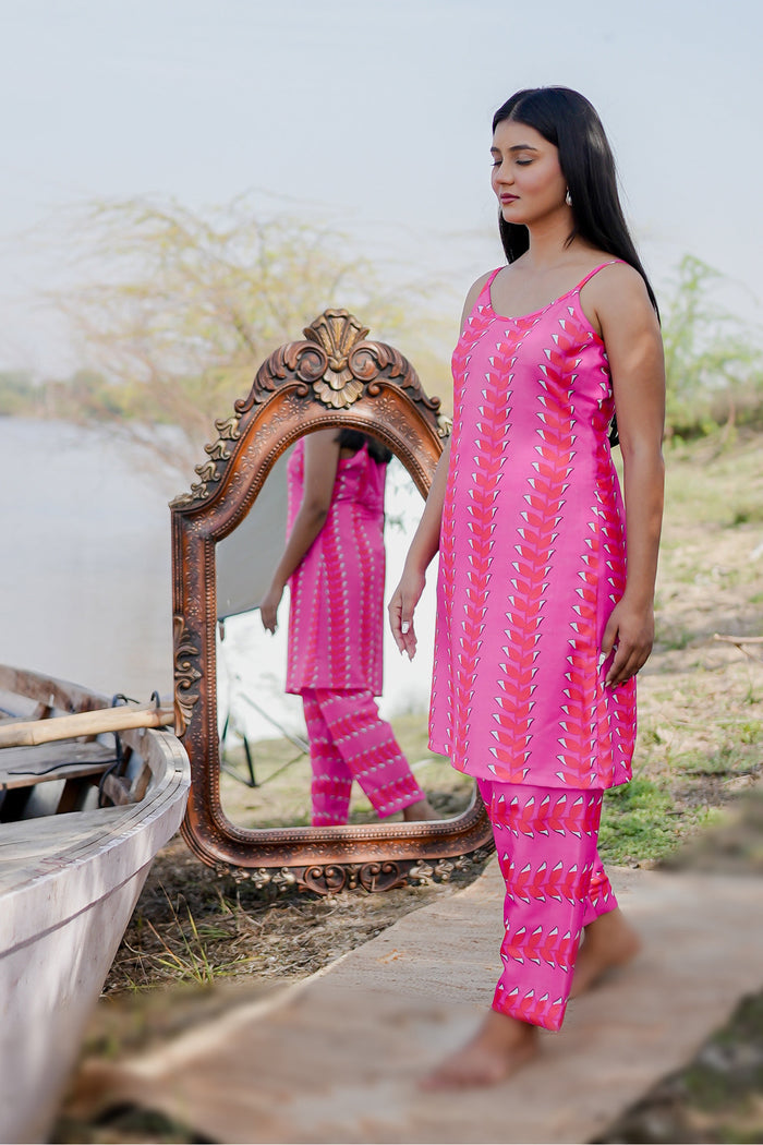 <img> White And Pink Cotton Kurta Set With Hand Embroidery