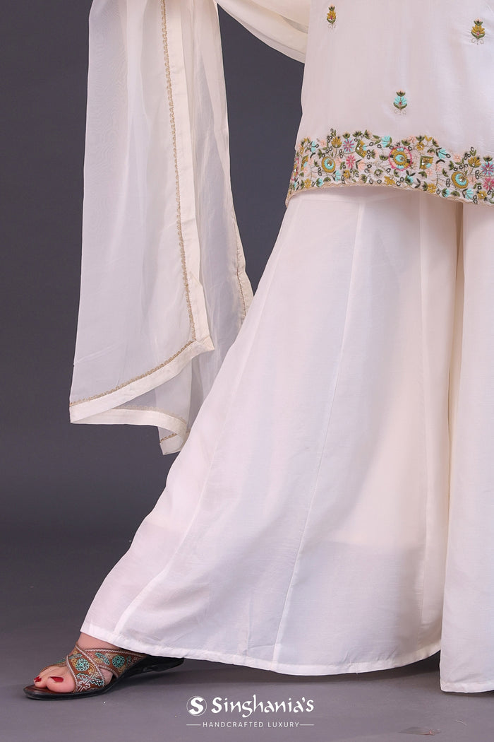 <img> White Chiffon Georgette Thread Embroidered Kurti Set