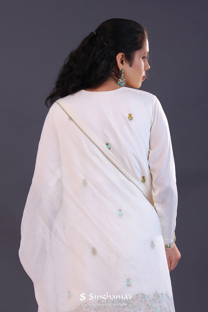 <img> White Chiffon Georgette Thread Embroidered Kurti Set