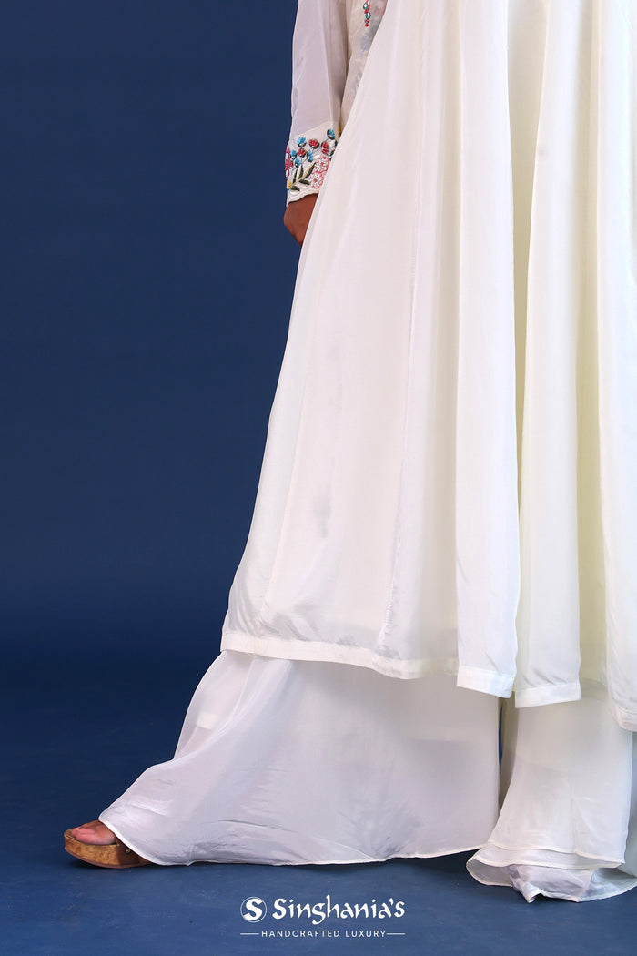 <img> White Crepe Silk Solid Kurti Set