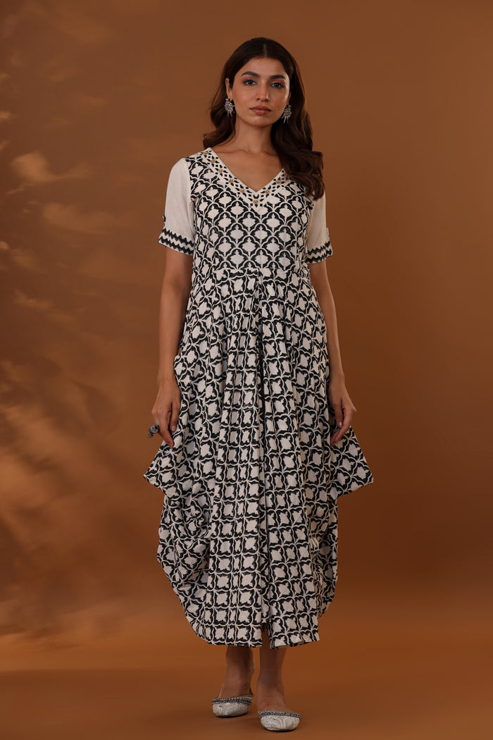 <img> White Handcrafted Double Side Drape Cotton Chola Dress