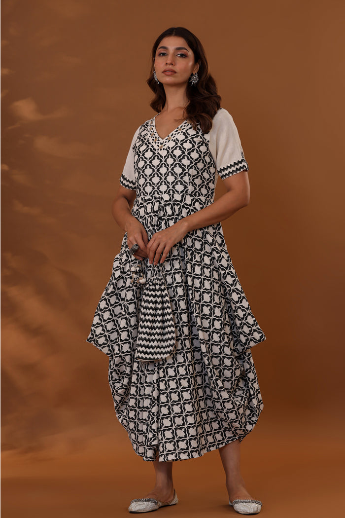 <img> White Handcrafted Double Side Drape Cotton Chola Dress