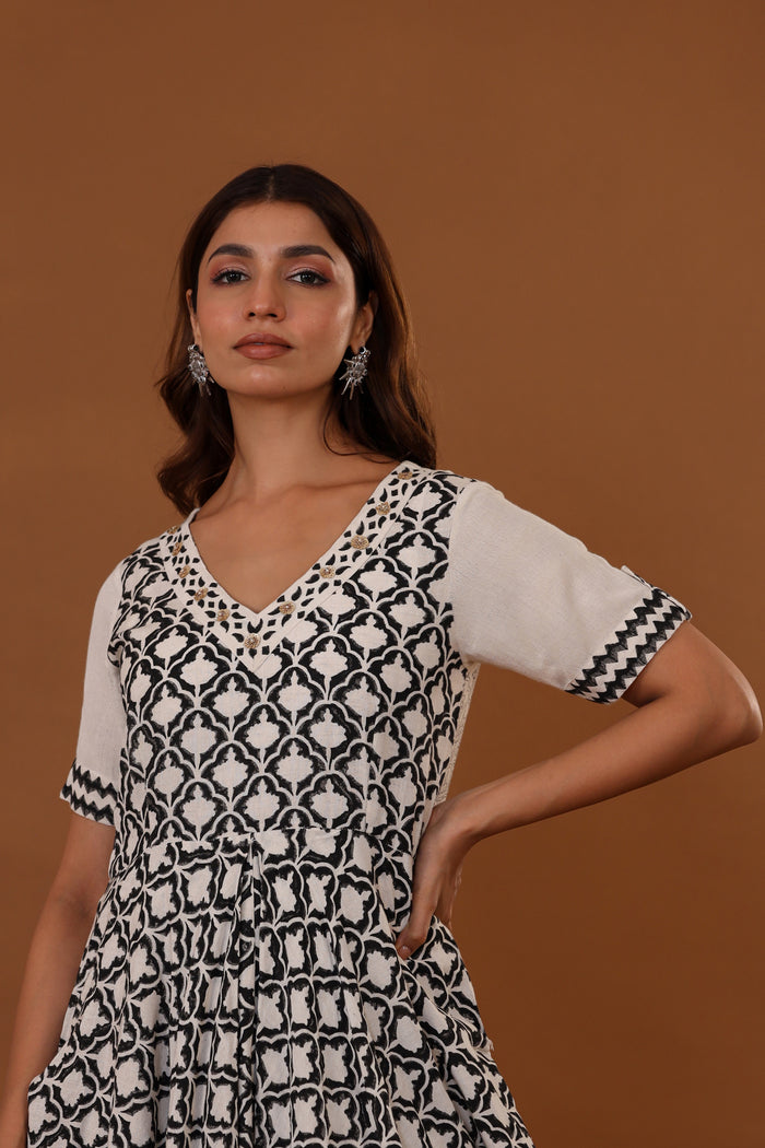 <img> White Handcrafted Double Side Drape Cotton Chola Dress