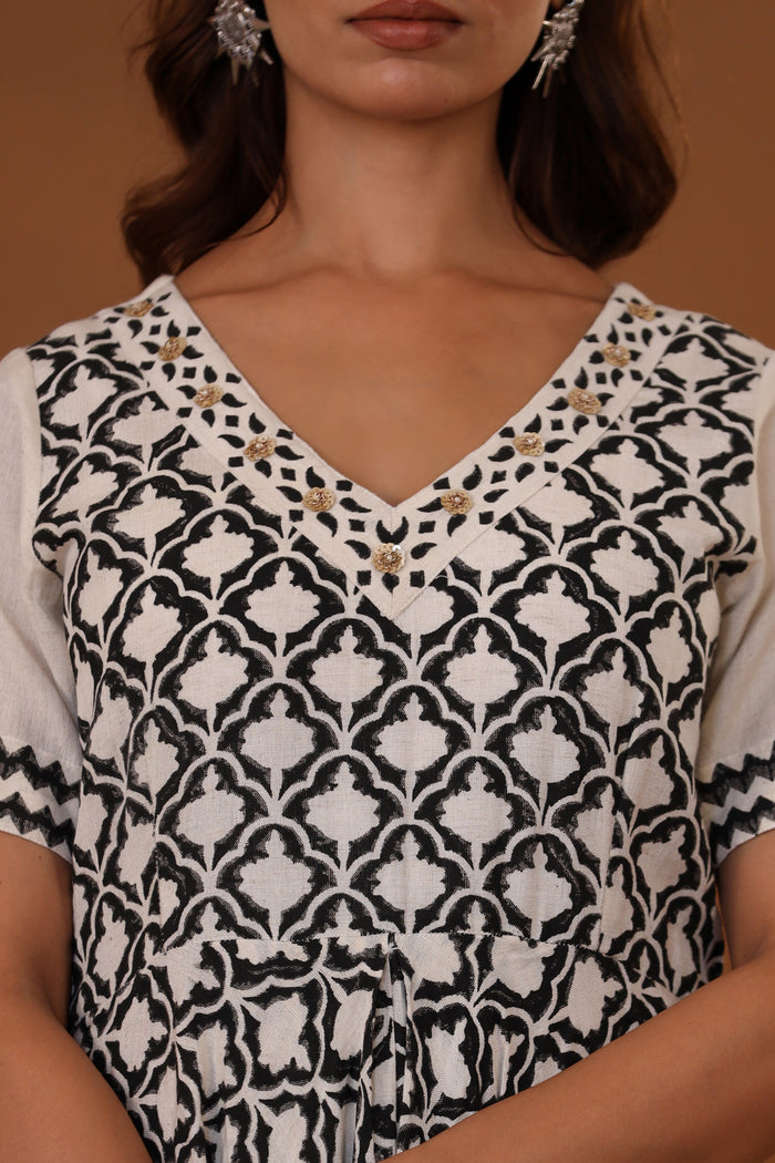 <img> White Handcrafted Double Side Drape Cotton Chola Dress