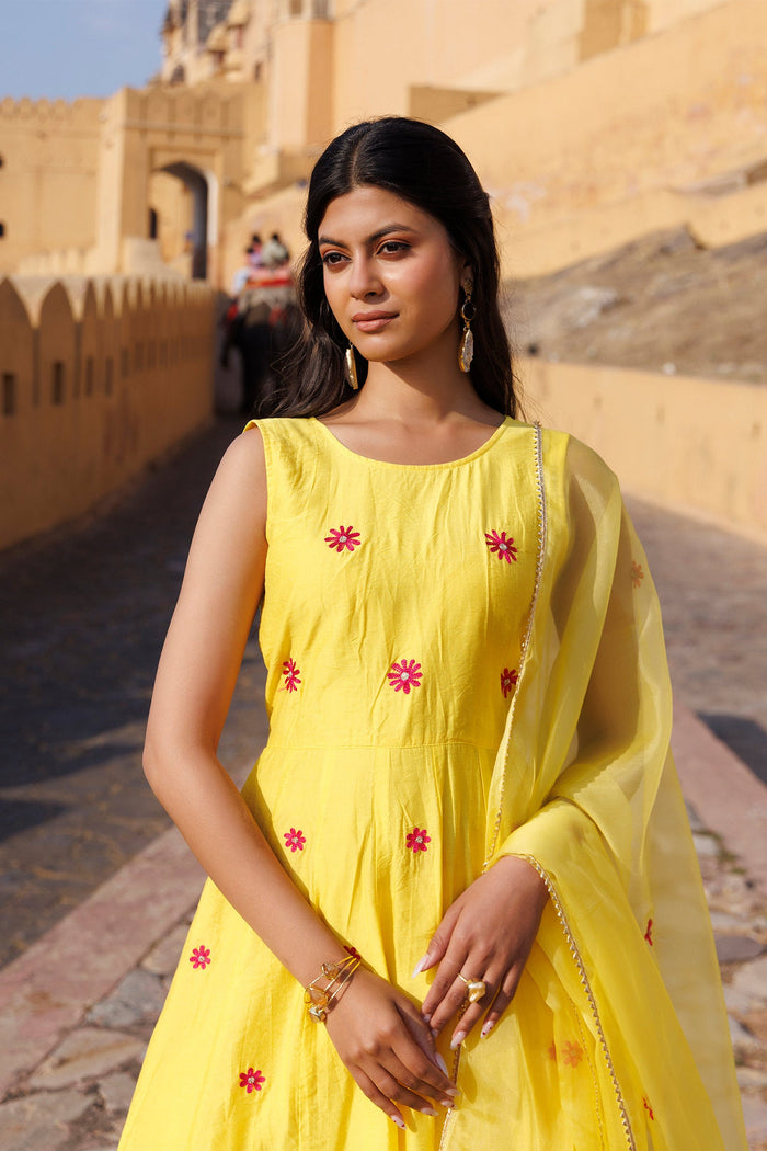 Yellow Chanderi Kurta Set With Floral Embroidery