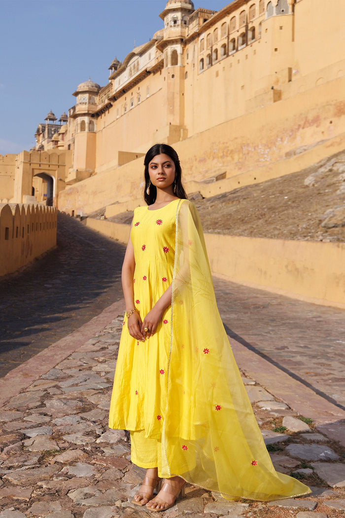 Yellow Chanderi Kurta Set With Floral Embroidery